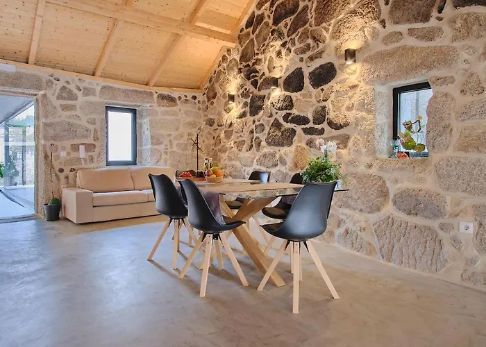 Casa Espelho D'agua * 瓦泽拉