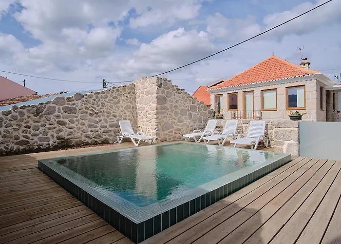 Casa Espelho D'agua * 瓦泽拉